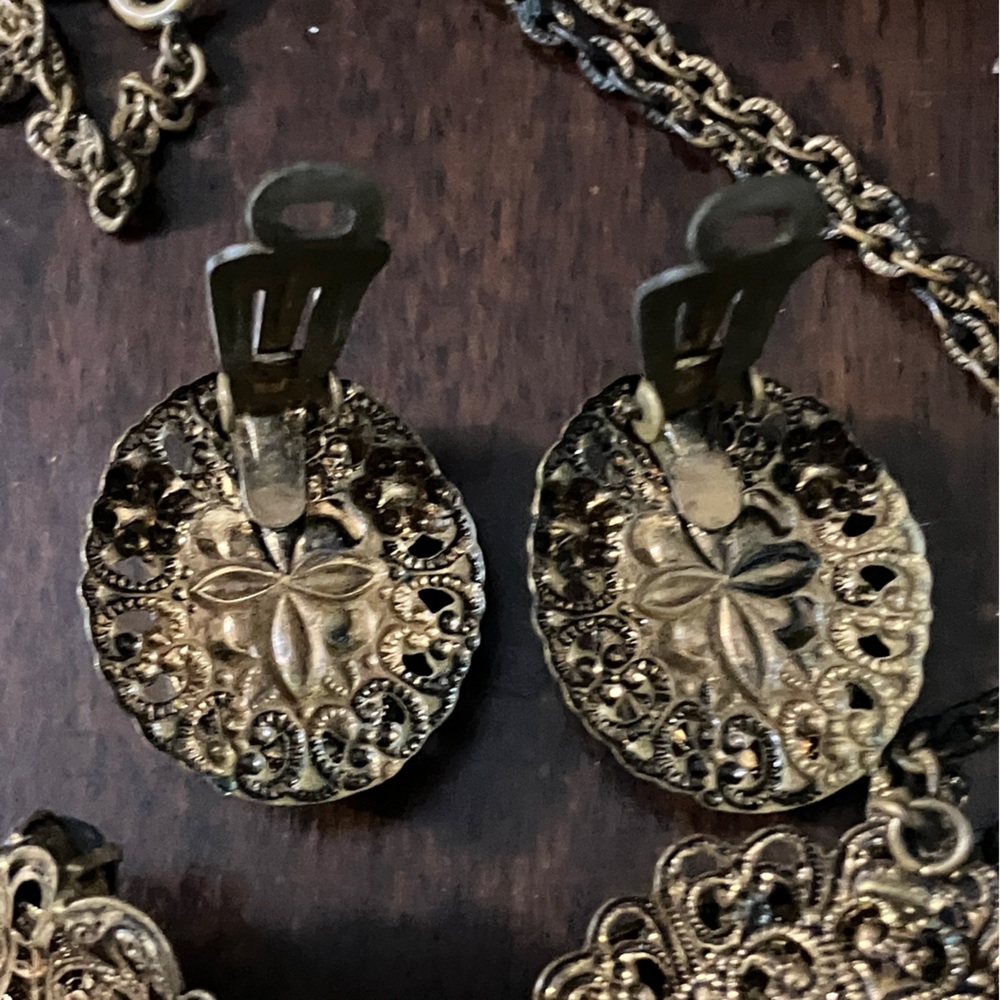 Vintage West Germany Black Glass Cameo Jewelry Set - Necklace, Brooch & Earrings - Picture 12 of 15